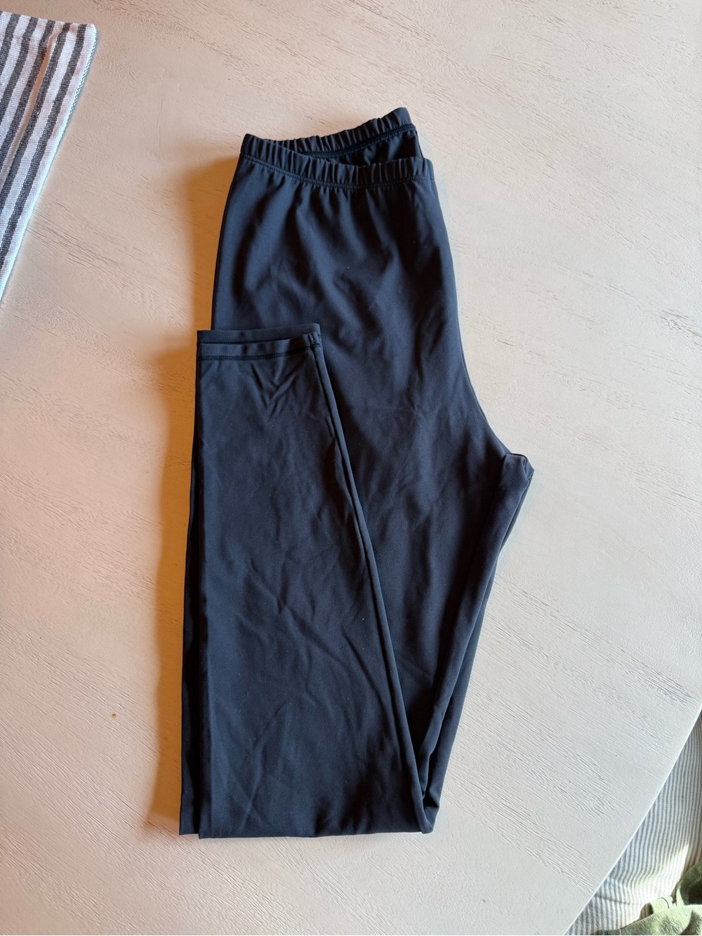 SKIMS Fits Everybody Leggings in Black, Size Medium